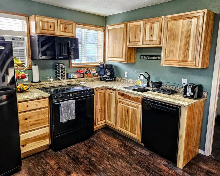 Private Cabin- Breakfast - Double Tub - 75In Tv - Sup - Washer Dryer - Bbq West Point Exterior photo