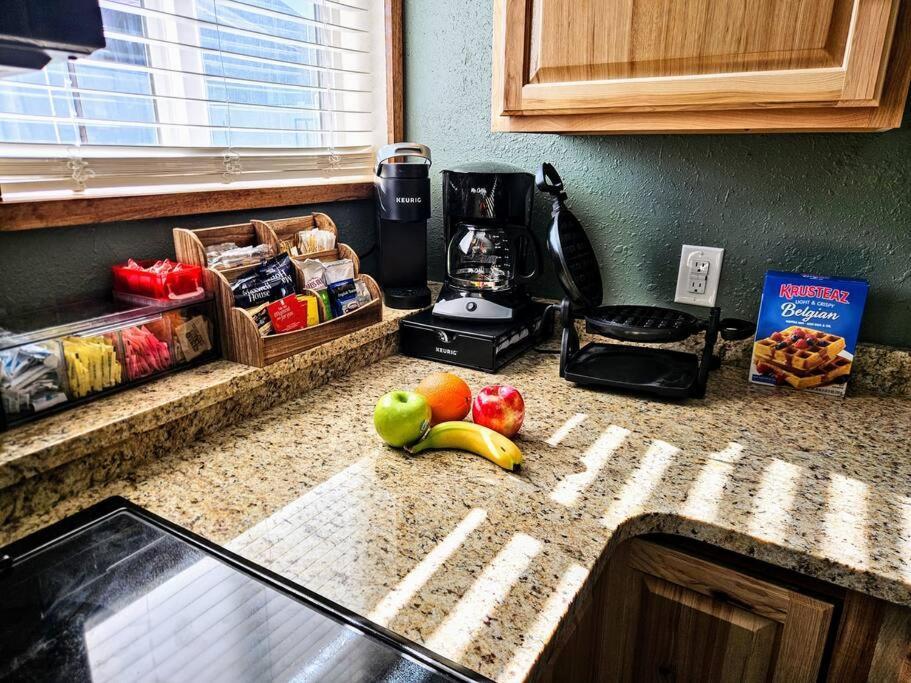 Private Cabin- Breakfast - Double Tub - 75In Tv - Sup - Washer Dryer - Bbq West Point Exterior photo
