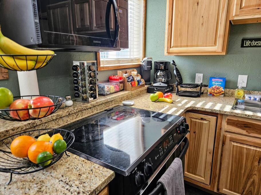 Private Cabin- Breakfast - Double Tub - 75In Tv - Sup - Washer Dryer - Bbq West Point Exterior photo